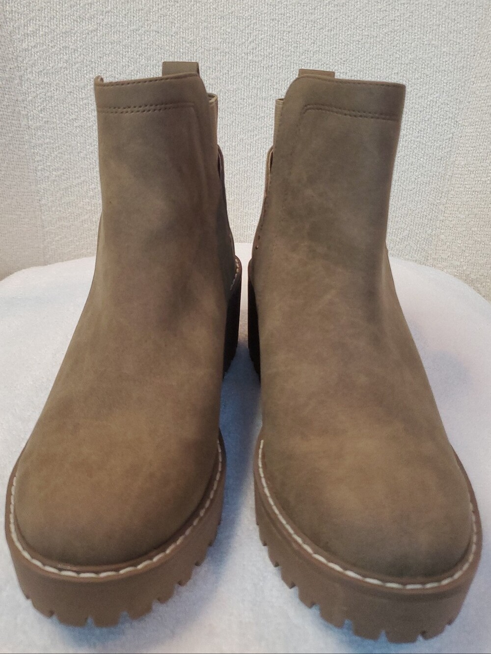 DV by Dolce Vita Women's Rancher Wedge Platform Taupe Brown Boot Size 7 Slip On - Picture 3 of 9